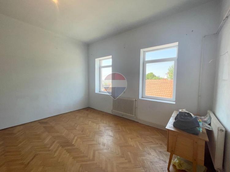 Casă individuală cu 3 camere cu Teren 140 Mp în Central