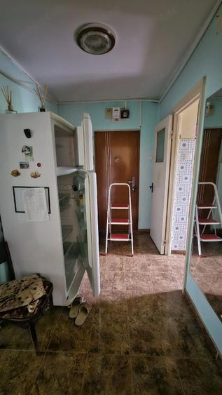 Apartament cu 3 camere decomandat în Alexandriei