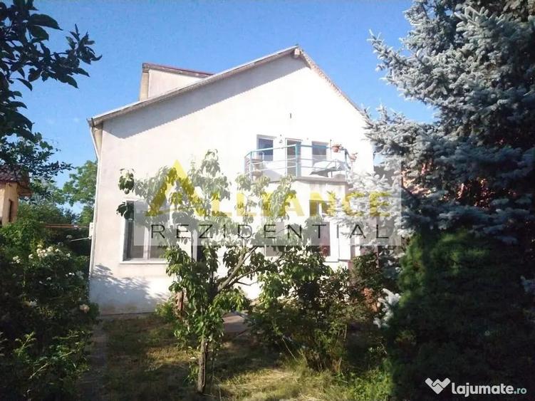 Casă cu 6 camere cu Teren 1500 Mp în Central