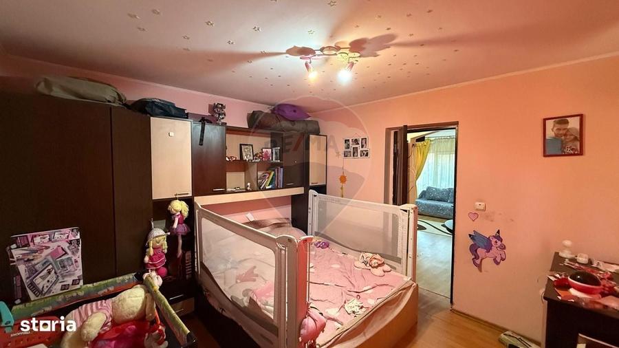 Casă cu 4 camere în Mândrești-Munteni