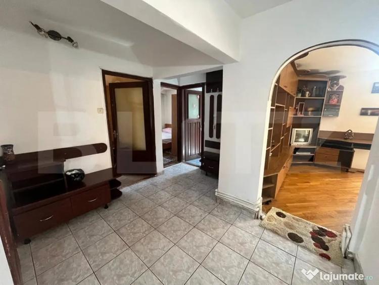 Apartament cu 3 camere decomandat, mobilat în Independenței
