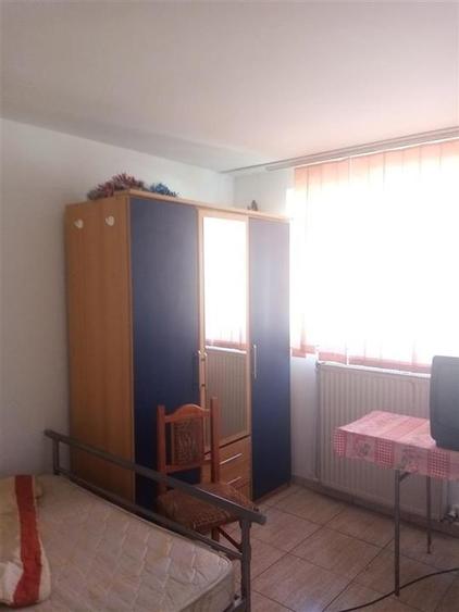 Apartament cu 3 camere decomandat în Cornișa