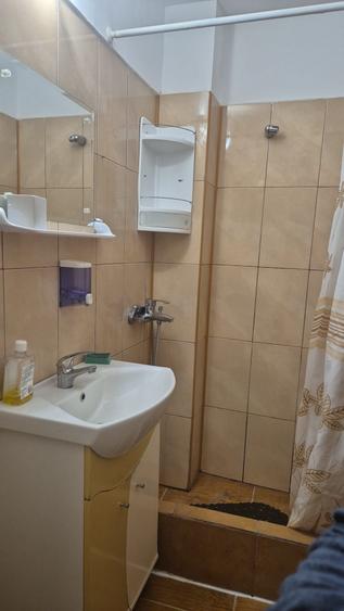 Garsonieră decomandată în Central