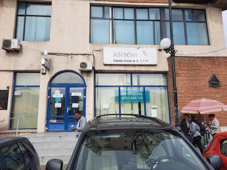 Birou, de 477 mp, în Central