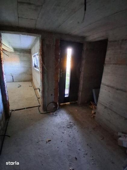 Casă cu 7 camere cu Teren 500 Mp în Dâmbul Rotund