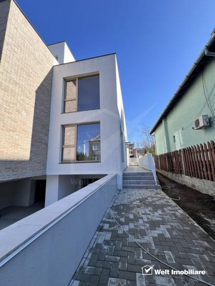 Duplex cu 5 camere cu Canalizare în Andrei Mureșanu