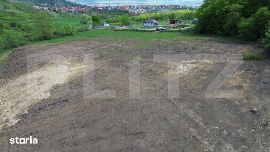 Teren de 15100 mp, în Central