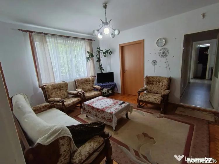 Apartament cu 4 camere semidecomandat în Săsar