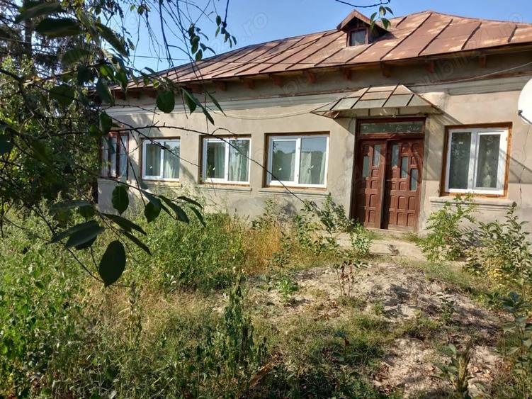 Casă cu 2 camere cu Teren 1600 Mp în Central