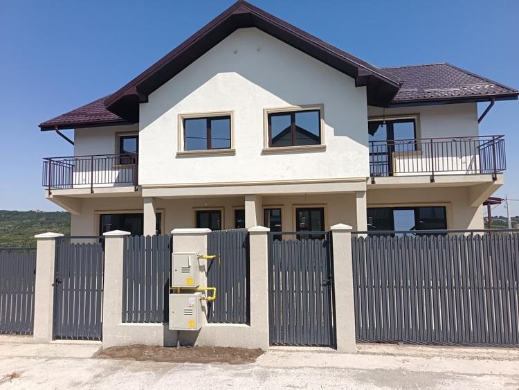 Duplex cu 4 camere cu Canalizare în Valea Lupului