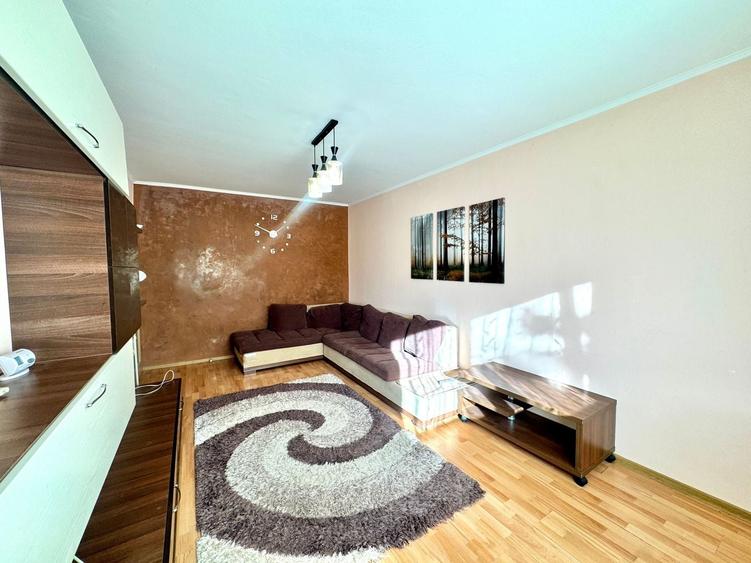 Apartament cu 3 camere decomandat în Lipovei