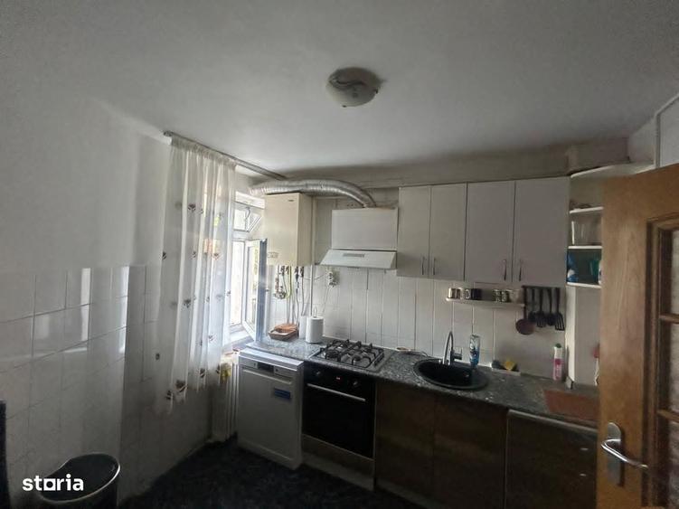 Apartement 3 camere zona spital etaj 1 - 8