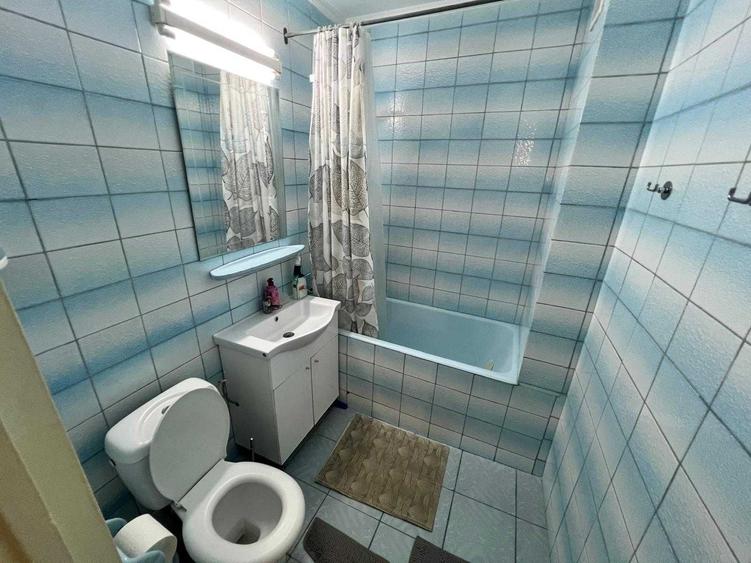 Apartament cu 3 camere semidecomandat în Titan