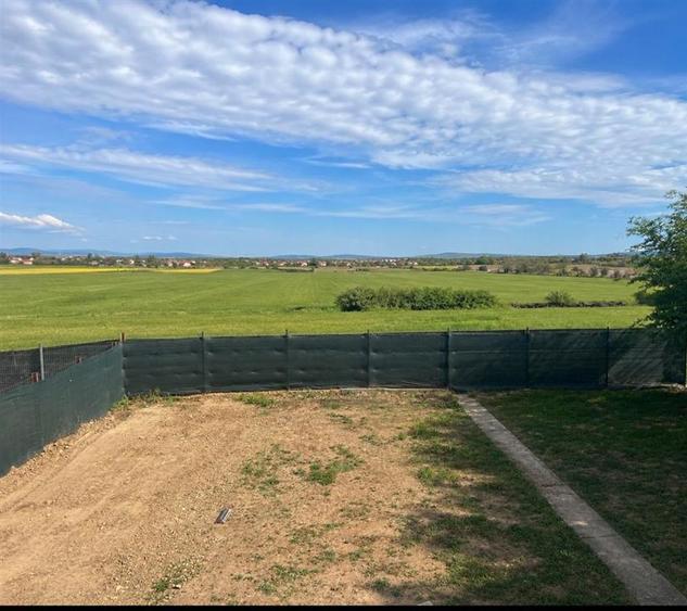 Casă cu 4 camere cu Teren 1240 Mp în Podgoria