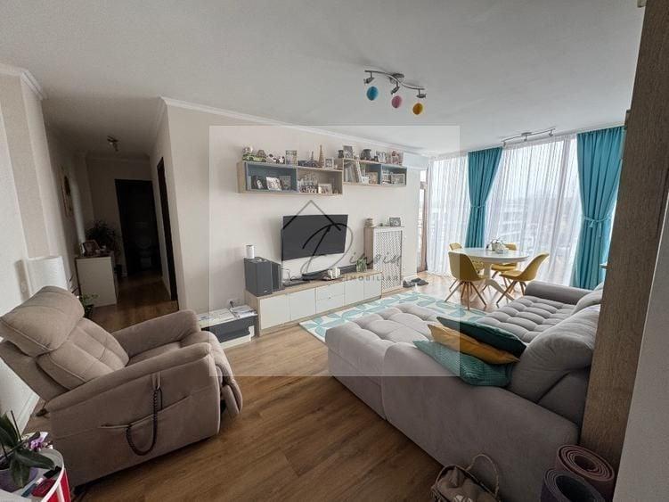 Apartament cu 3 camere semidecomandat, mobilat în Central