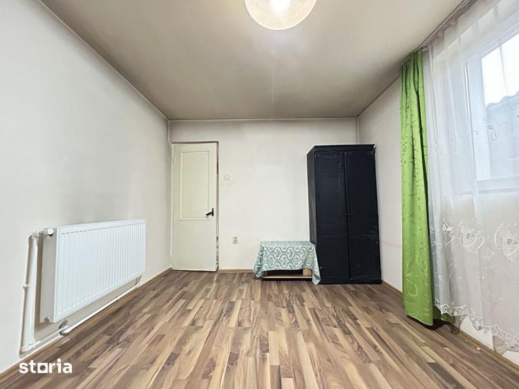 Casă cu 9 camere cu Canalizare în Central