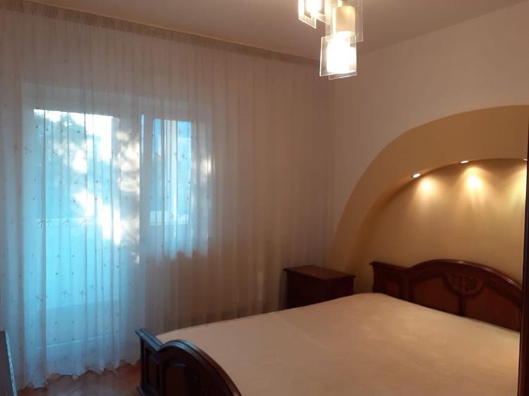 Apartament cu 3 camere semidecomandat, mobilat în Aluta