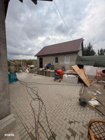 Casă cu 4 camere în Podeni