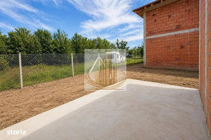 Duplex cu 3 camere cu Canalizare în Remetea Mare