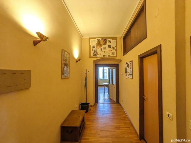 Apartament cu 3 camere semidecomandat în Central