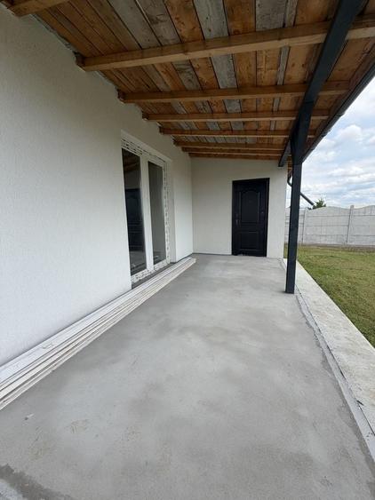 Casă cu 3 camere în Adunații-Copăceni