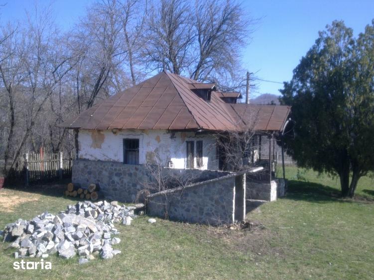 Teren de 1955 mp, în Fronescu