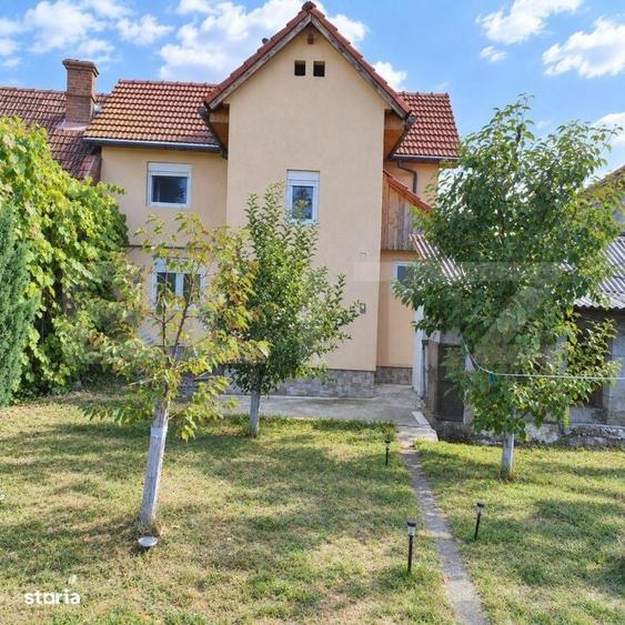 Casă cu 4 camere în Cârăști