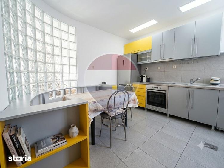 Casă cu 5 camere cu Teren 279 Mp în Central