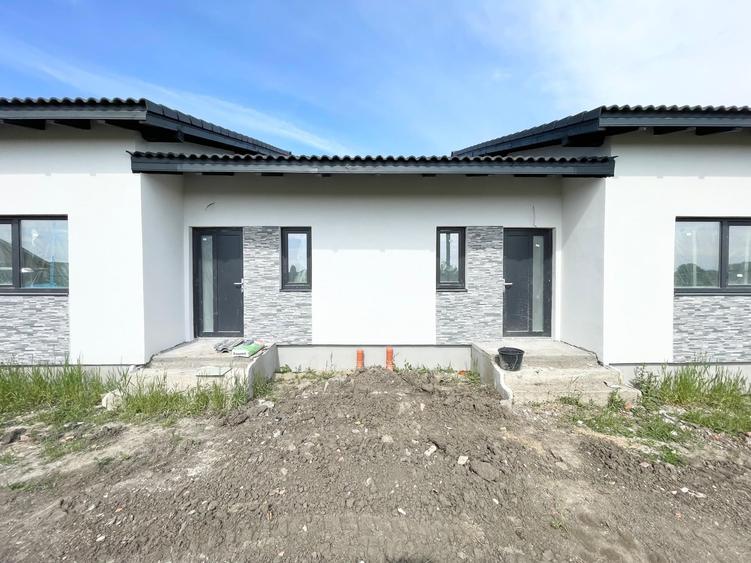 Duplex cu 3 camere cu Canalizare în Moșnița Veche