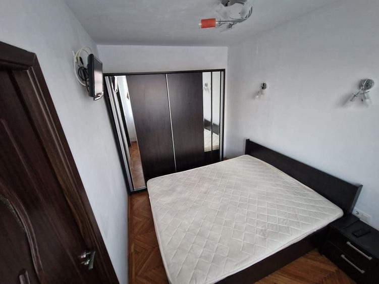 Apartament cu 3 camere semidecomandat în Cedonia
