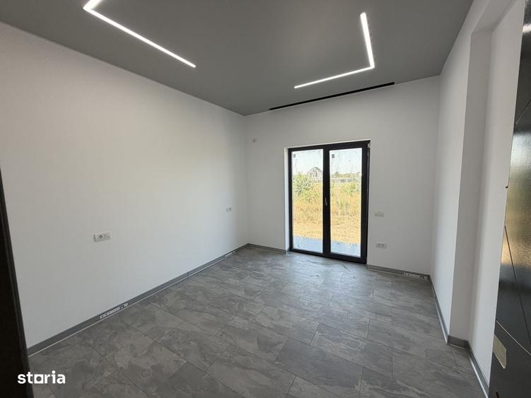 Casă cu 4 camere în Domnești