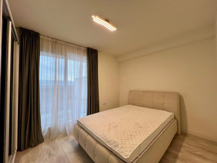 Apartament cu 4 camere decomandat, mobilat în Florești