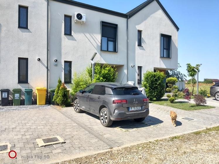 Casă cu 3 camere cu Canalizare în Exterior Sud