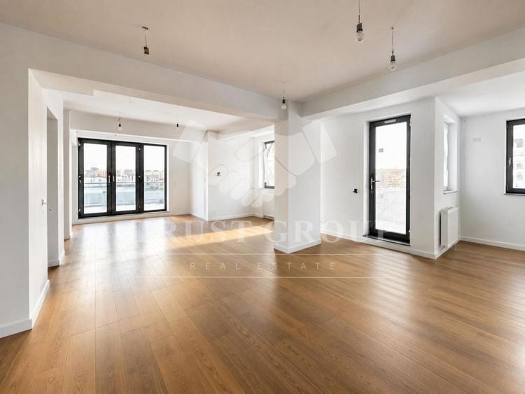 Penthouse cu 3 camere decomandat în Mihai Bravu
