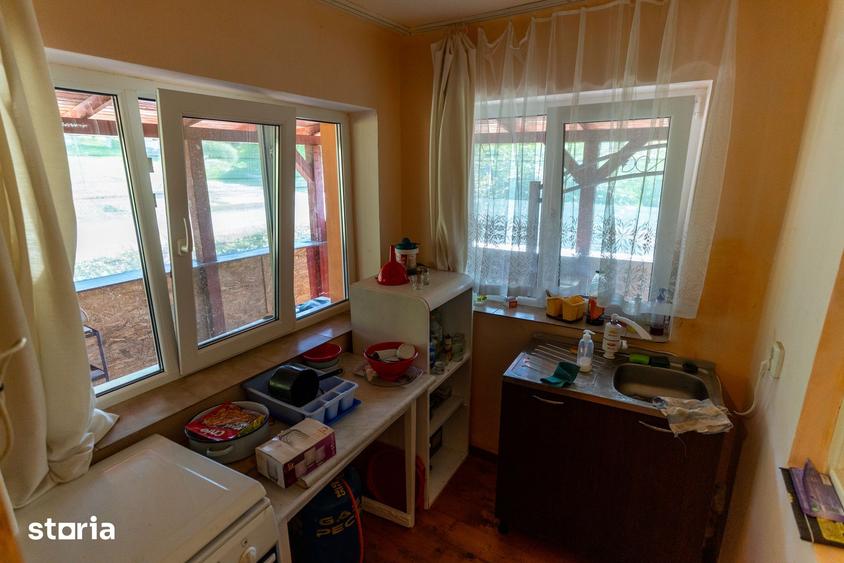 Casă cu 3 camere cu Teren 1019 Mp în Brănișca