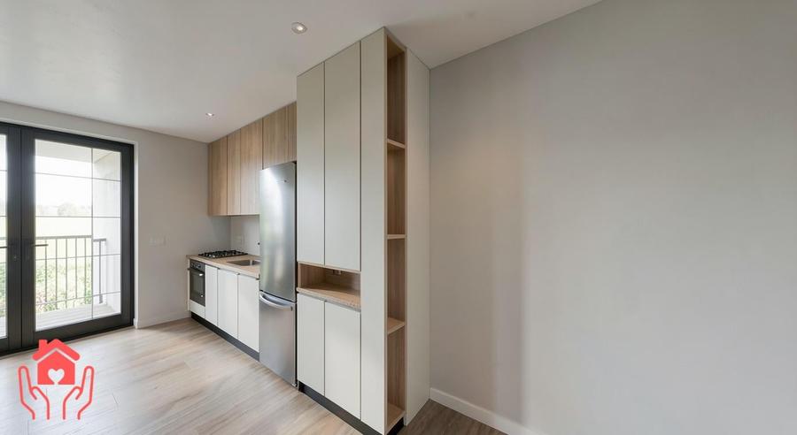 Apartament cu 3 camere semidecomandat, mobilat în Băneasa