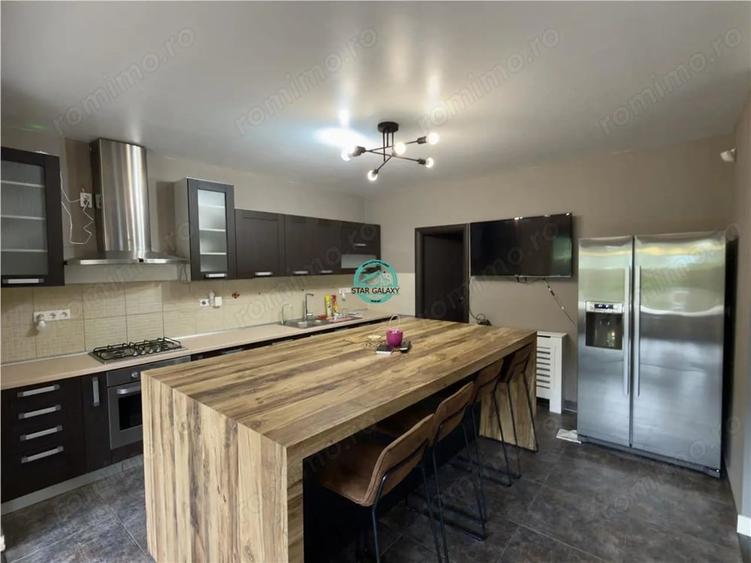 Apartament cu 4 camere decomandat în Central