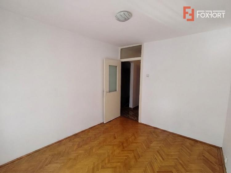Apartament cu 3 camere decomandat, mobilat în Soarelui
