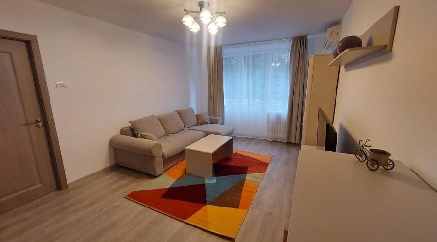 Apartament cu 3 camere decomandat în Drumul Taberei