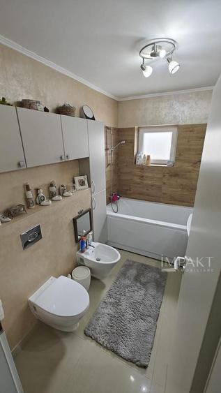 Apartament cu 3 camere semidecomandat în Europa