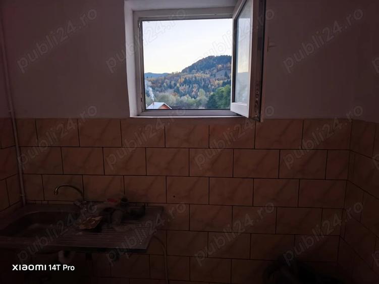 Apartament cu 3 camere semidecomandat în Molid