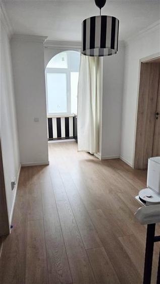 Victoriei-Popa Tatu, Apartament cochet, in vila, 6 camere cu scara interioara, l - 9