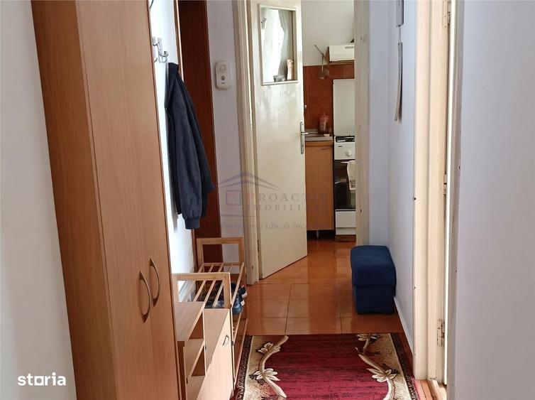 Apartament cu 3 camere semidecomandat în Central