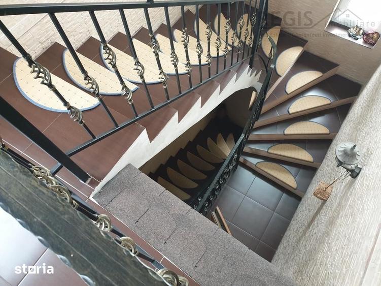 Casă cu 8 camere cu Teren 400 Mp în Central