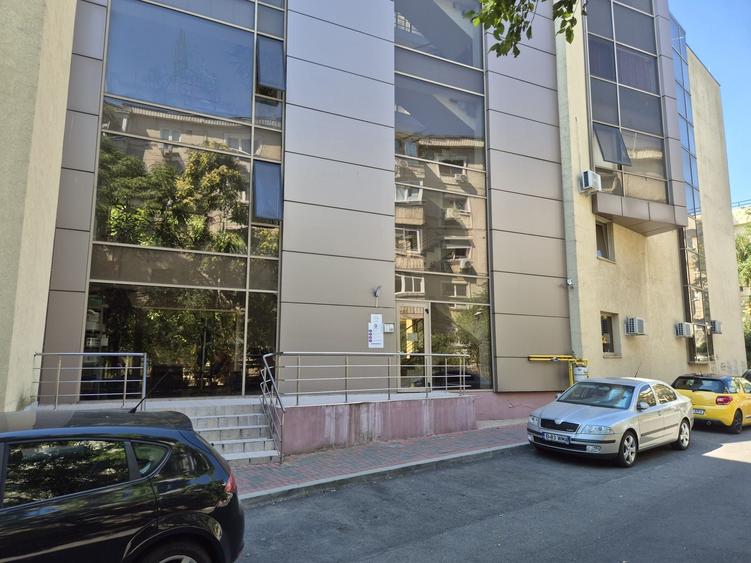 Spațiu comercial, de 140 mp, în Vitan