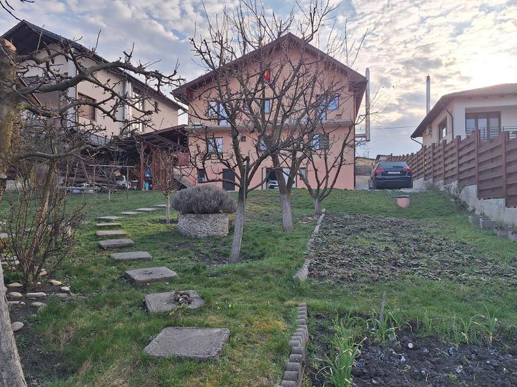 Casă individuală cu 5 camere cu Canalizare în Câmpenești