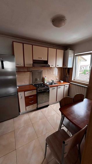 Apartament cu 3 camere decomandat în Turnișor