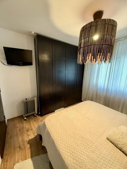 Apartament cu 2 camere decomandat în Victoriei