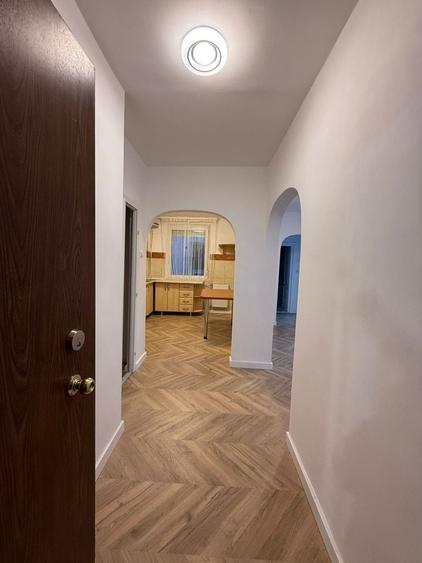 Apartament cu 3 camere decomandat în Rogerius