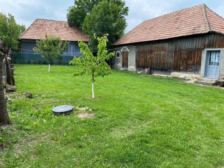 Teren de 2000 mp, în Aiton